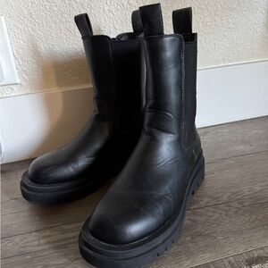 AQUATHERM BY SANTANA CANADA
Chole Mid Faux Fur Lined Chelsea Boot In Black